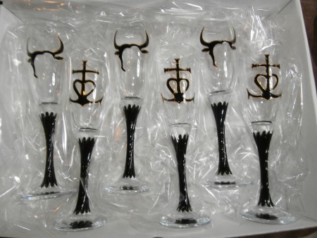 Flûtes à champagne twist taureaux/croix de Camargue doré/noir 40e