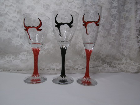 Ensemble verres vin,eau et flûtes.